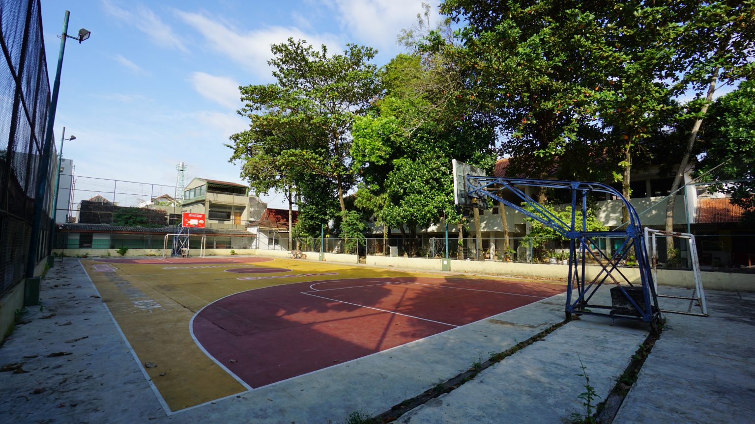 Lapangan Bola Basket / Tennis Indoor