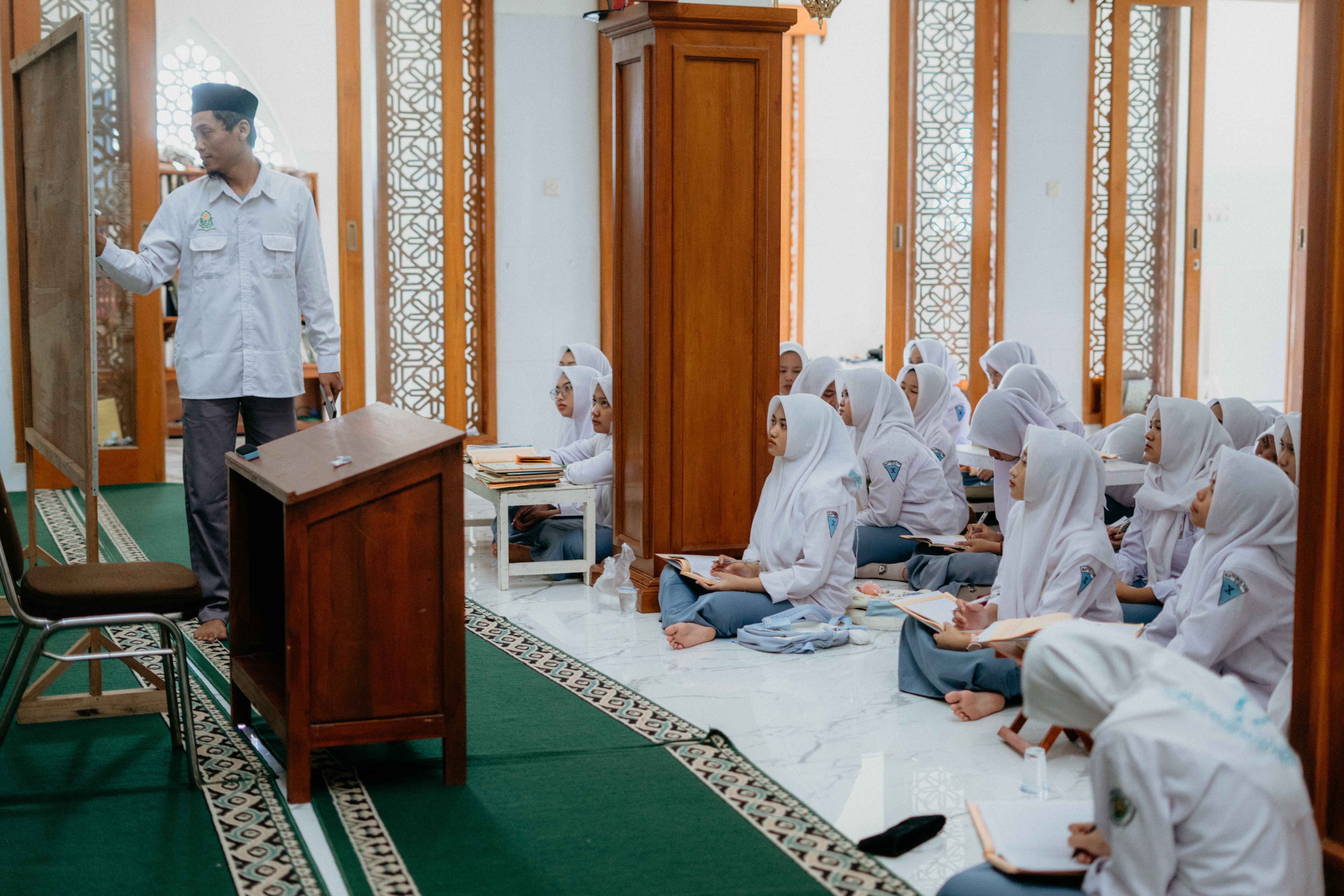 Ngaji Bareng, Menjaga Semangat Belajar dan Kekhusyukan Asesmen Madrasah