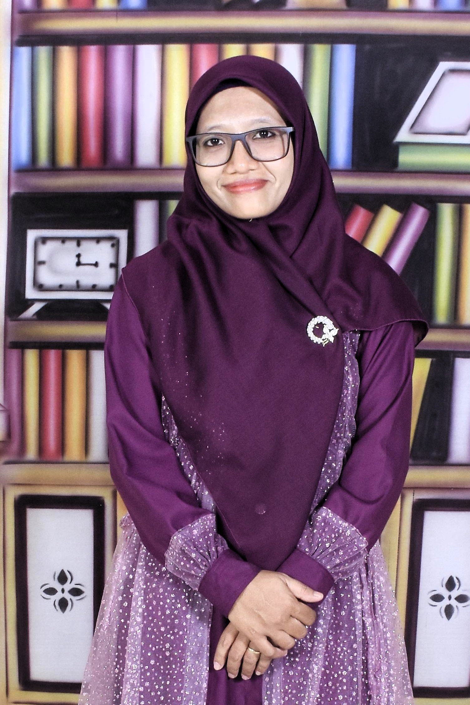 Umi Hanik Rofiqoh, S. Th. I.